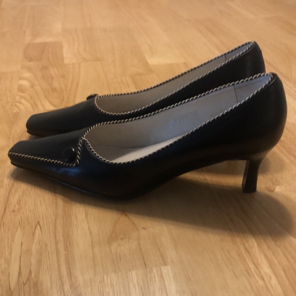 Shoes - Picture 5 of 7